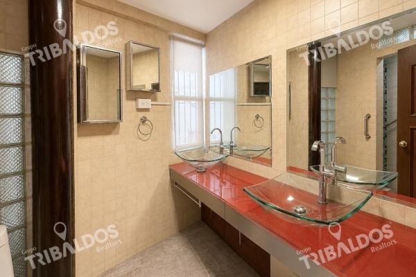Residential building for sale in casco antiguo
