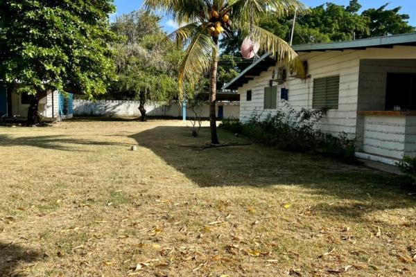 Opportunity: property steps from the beach 3 homes