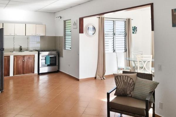 Casa en pedasí con área independiente para huéspedes