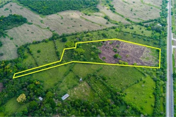 Terreno de 8 hectáreas en venta con acceso a la carretera panamericana.