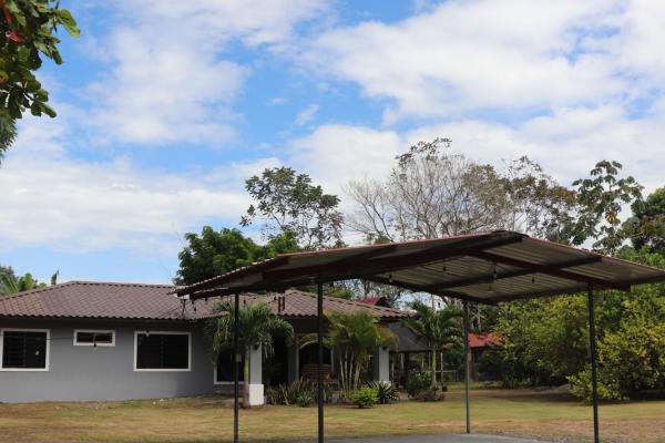 Amplia propiedad con casa y lote de 2.182 m²