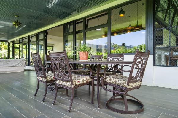 Country estate with multiple buildings in palmira