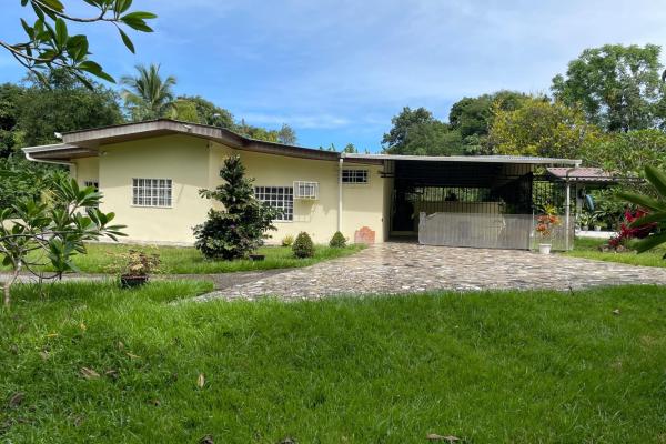 Spacious house on large lot in bugaba