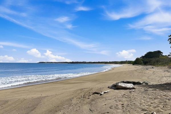 Costa pedasí beachfront lot – 35m premium frontage