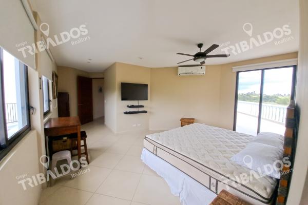 Venta de apartamento en ph hoyo 18 islamar, vista mar