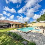 Casa con piscina en lote de 2.239 m²