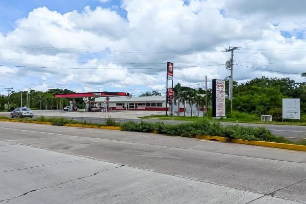 Venta de gasolinera con 2 locales comerciales en penonomé