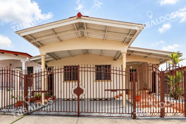 House for sale in brisas del golf