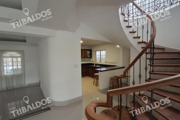 Venta de casa unifamiliar en altos de panamá con piscina