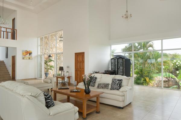 Beachfront 4-bedroom home with pool in boca chica
