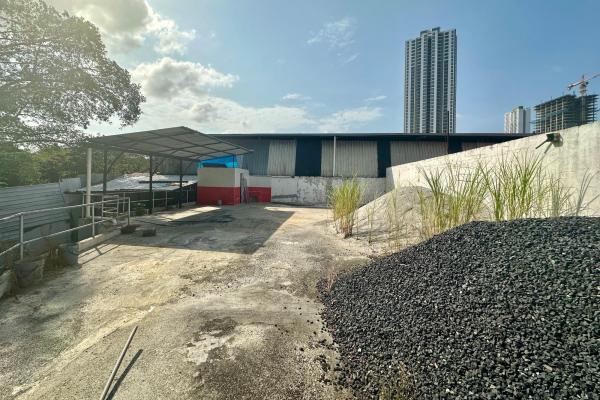 Commercial lot for sale or rent in linda vista