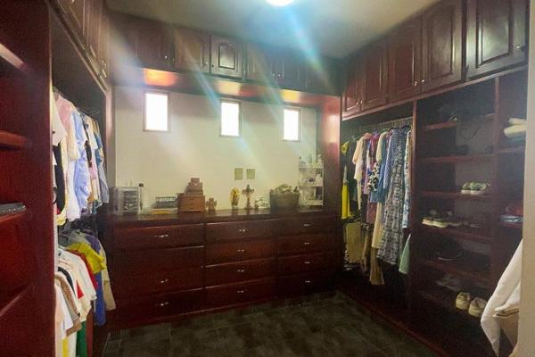 Se vende o se alquila elegante casa de dos pisos