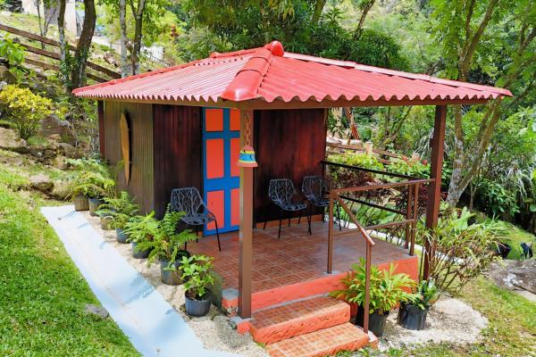 Charming mountain home for sale in toscana, altos