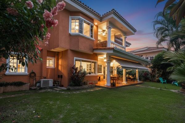 Venta de casa unifamiliar en palmeras del este, costa del este remodelada
