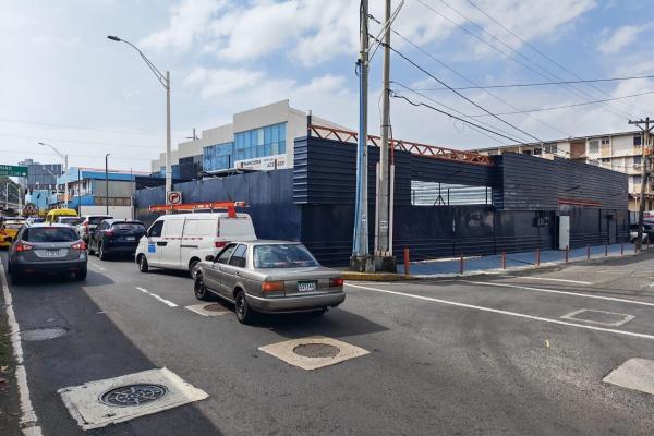 For sale lot / warehouse in chanis