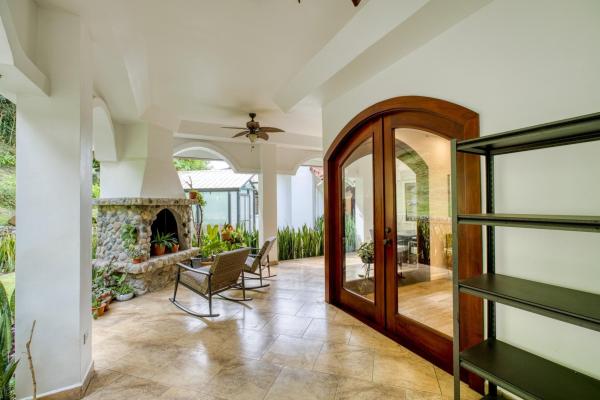 Casa de lujo con jardines en valle escondido boquete