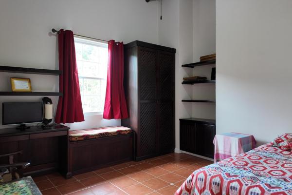Spacious home for sale in altos del maria with pan