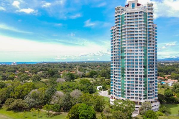 Apartamento en el 8vo piso en coronado golf tower