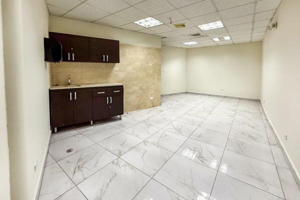 Alquiler local comercial via españa a pocos metros de la ernesto t. lefevre