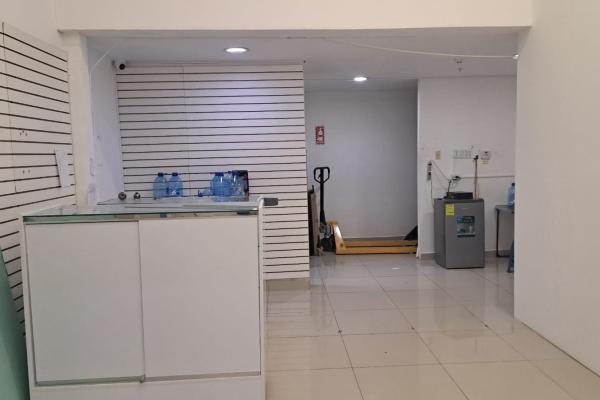 Venta de local comercial con mezzanine en los andes mall