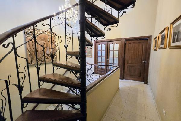 House for sale in condado del rey