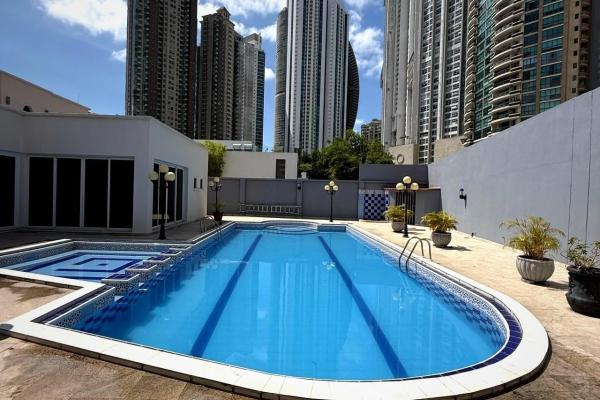 Casa en venta en residencial gold point – amplia y lujosa