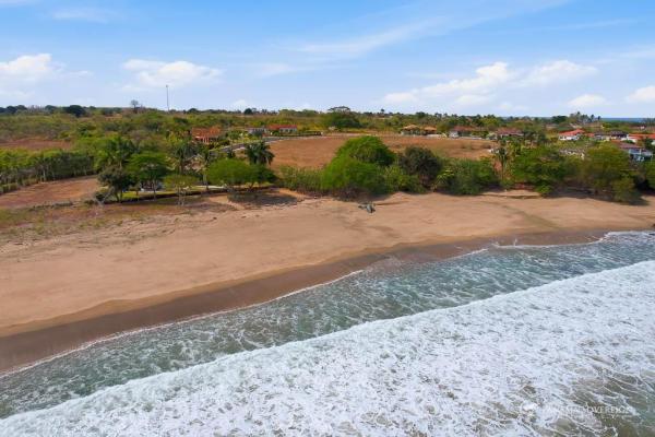 Costa pedasí beachfront lot – 35m premium frontage
