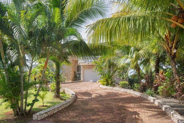 Casa frente a la playa de 4 habitaciones con piscina en boca chica