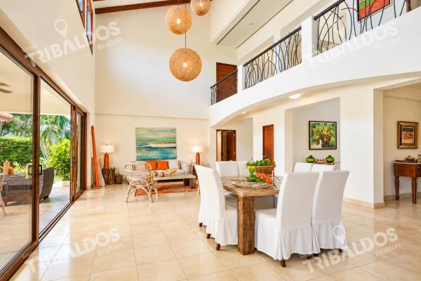 Venta de casa en buenaventura con 8 recámaras, piscina y jacuzzi