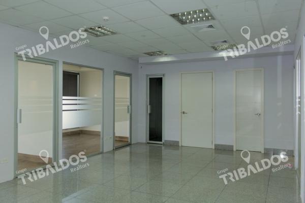 Alquiler oficina sin divisiones en torre bicsa, avenida balboa