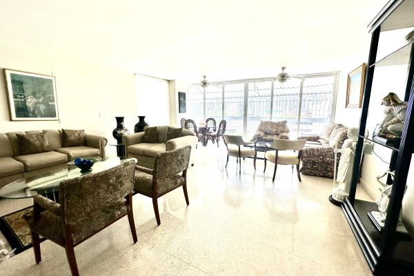 Venta de apartamento en ph las torres, la cresta