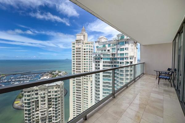 Apartamento en planta alta en punta pacífica, panamá