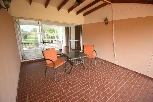 Casa adosada de esquina en costa blanca golf & vil
