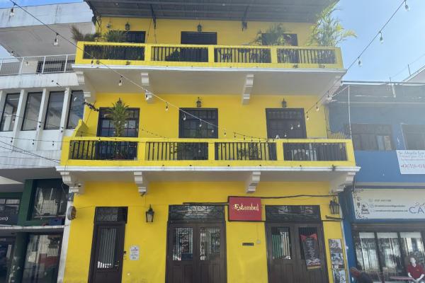 Building across from plaza arango in santa ana.