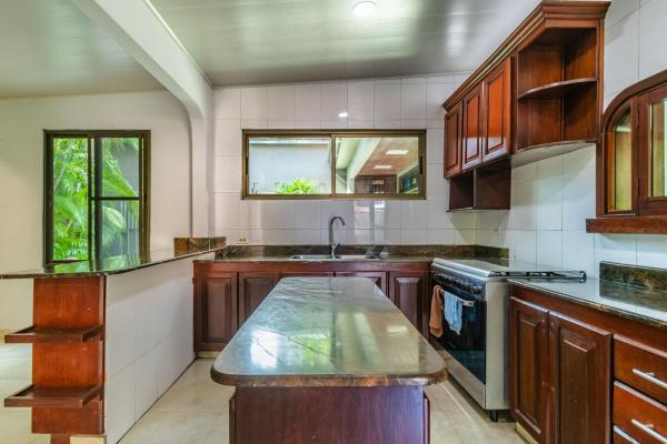 Residence for rent in altos del golf