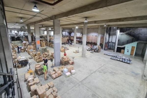 Sale of building with large warehouse and offices in the city.