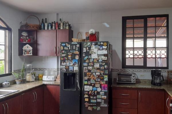 House for sale in el carmen, three levels