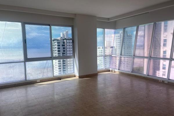 Banco vende penthouse en ph titanium