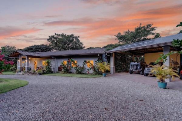 Finca ribereña con dos casas en 3,14 acres.