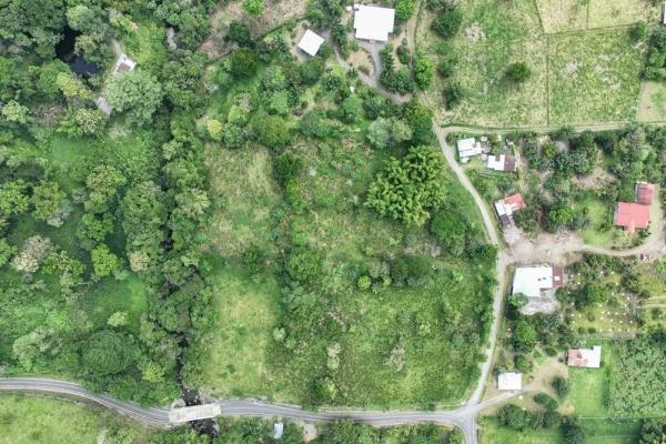 Casa con más de 1 hectárea y dos residencias