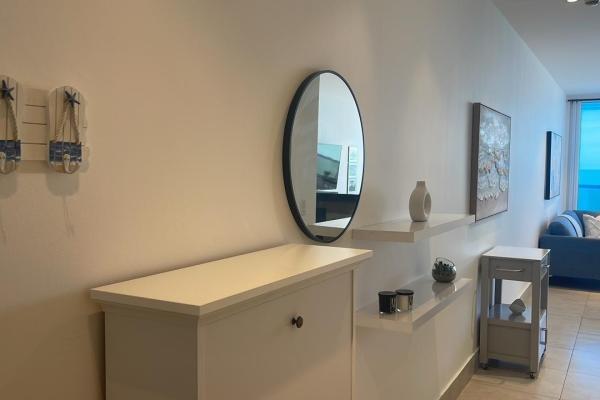 Apartamento moderno de 2 habitaciones frente al mar en playa malibú