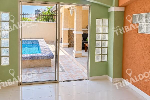 Alquiler de casa con piscina en fuente del fresno, condado del rey
