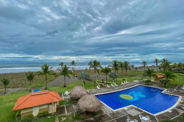 Condominio frente al mar en venta en playa la barqueta chiriquí panamá