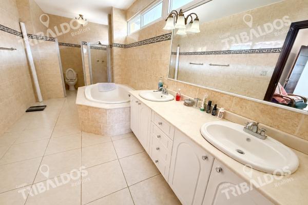House for sale in costa dorada, costa del este