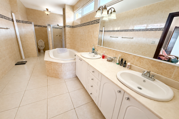 House for sale in costa dorada, costa del este