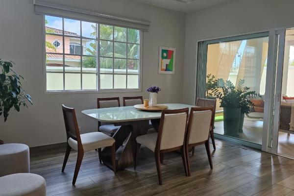 Venta casa unifamiliar de esquina remodelada costa sur