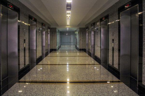 Alquiler oficina amoblada en torre bicsa, avenida balboa