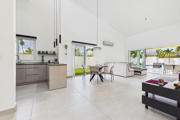 Beautiful modern 2 bdrm home with pool
