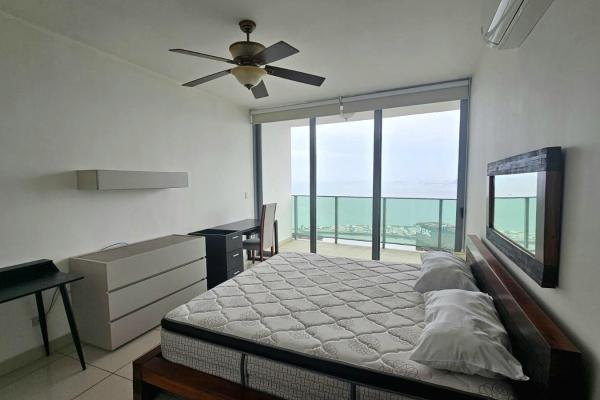 Apartment with sea views in ph allure