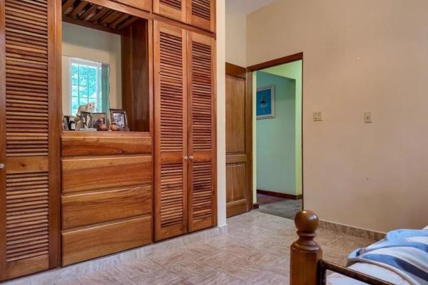 Casa con más de 1 hectárea y dos residencias
